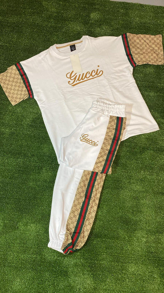 Conjunto gucci blanco logo dorado