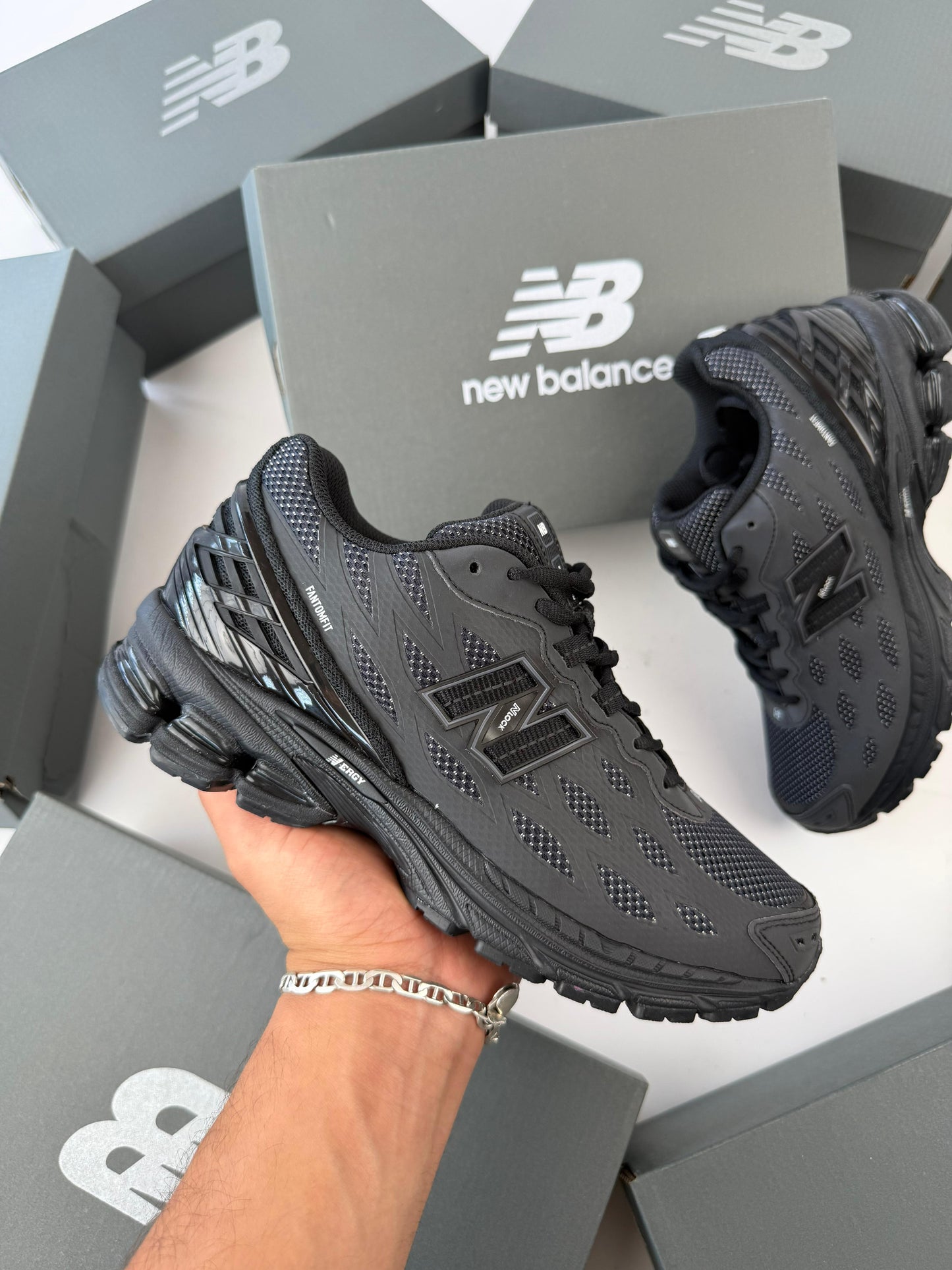New Balance 1906R negras