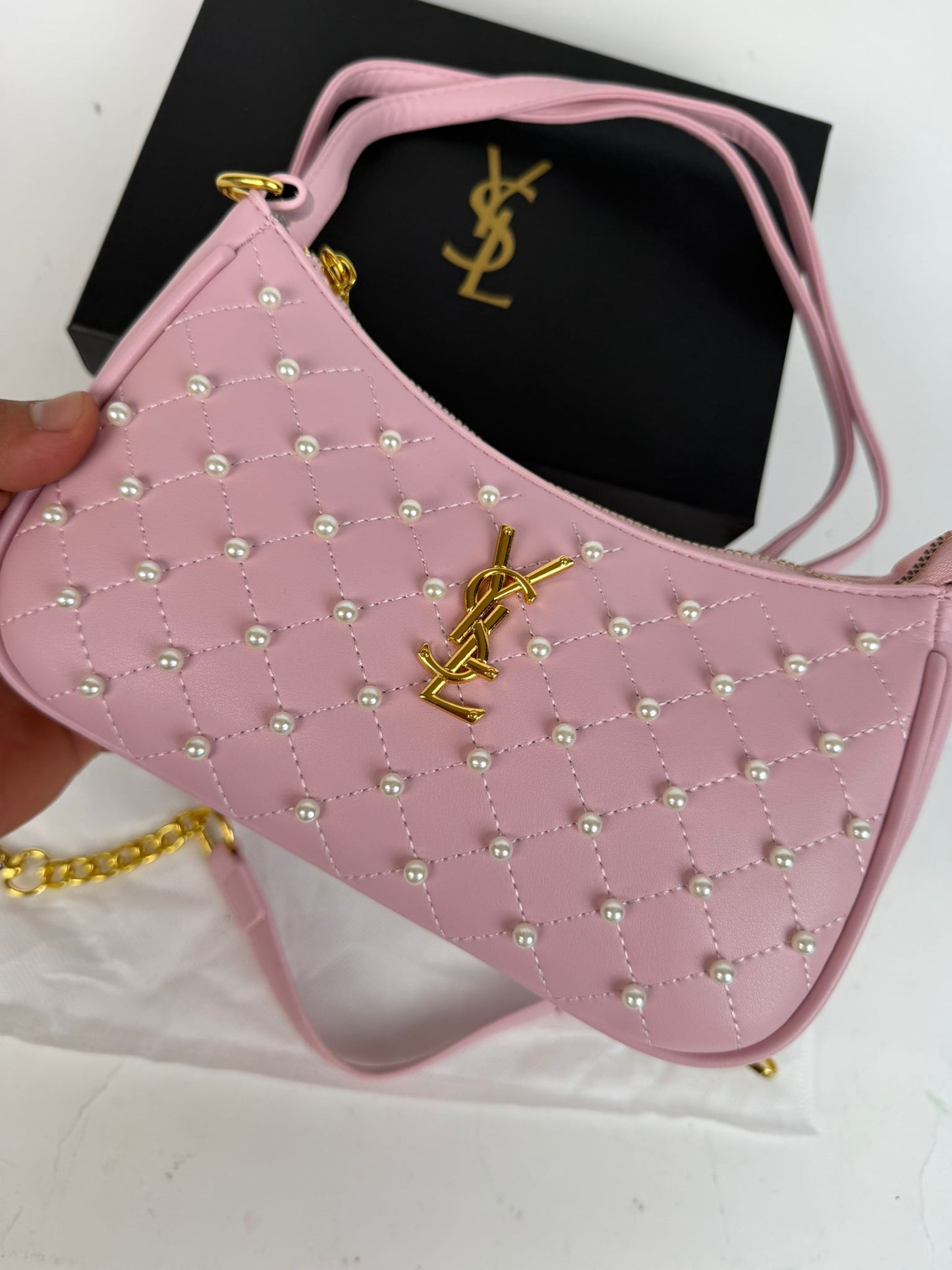 Bolso YSL rosa logo dorado detalles blancos