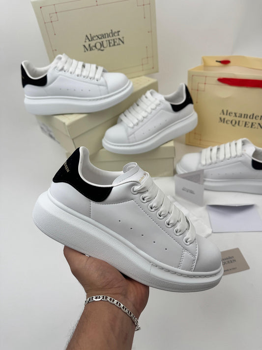 Alexander MCQueen blancas detalles negros