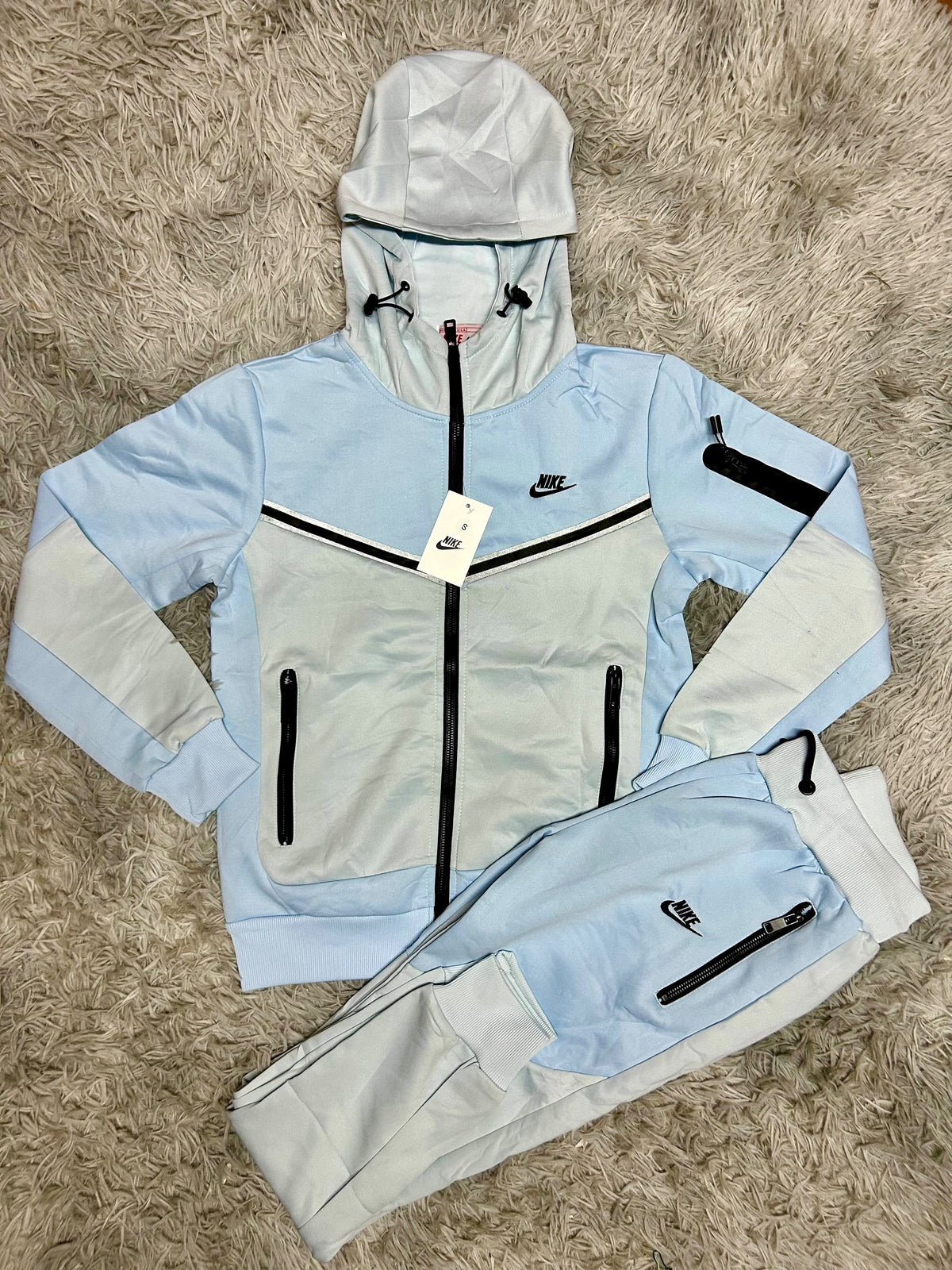 Chandal tech azul y gris logo negro