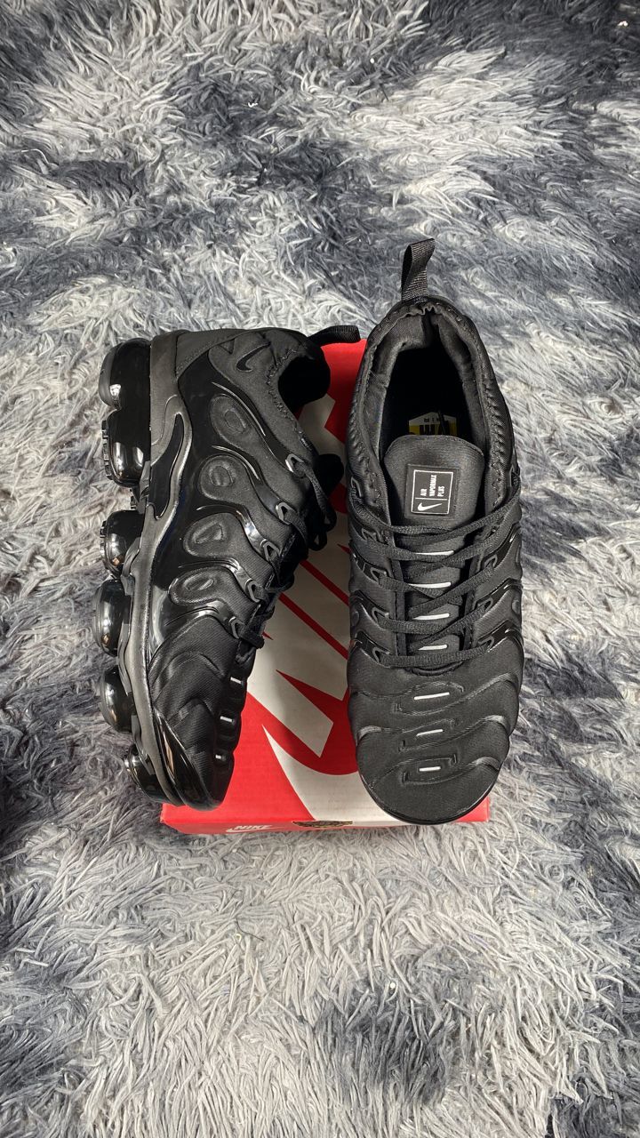 VAPORMAX PLUS NEGRAS