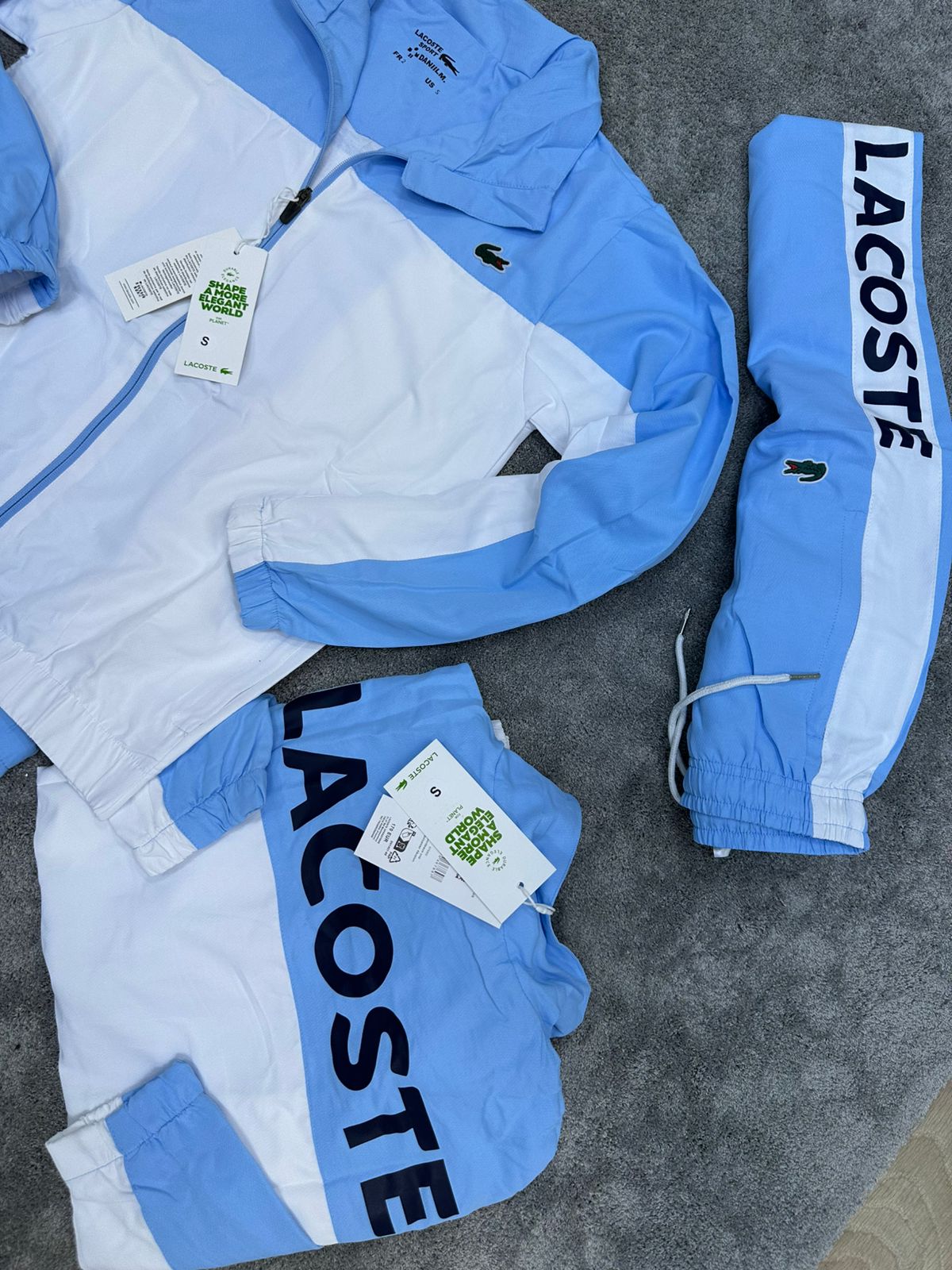 Chandal LACOSTE blanco y azul logo verde