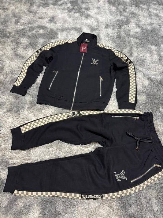 Chandal LV negro logo blanco detalles laterales