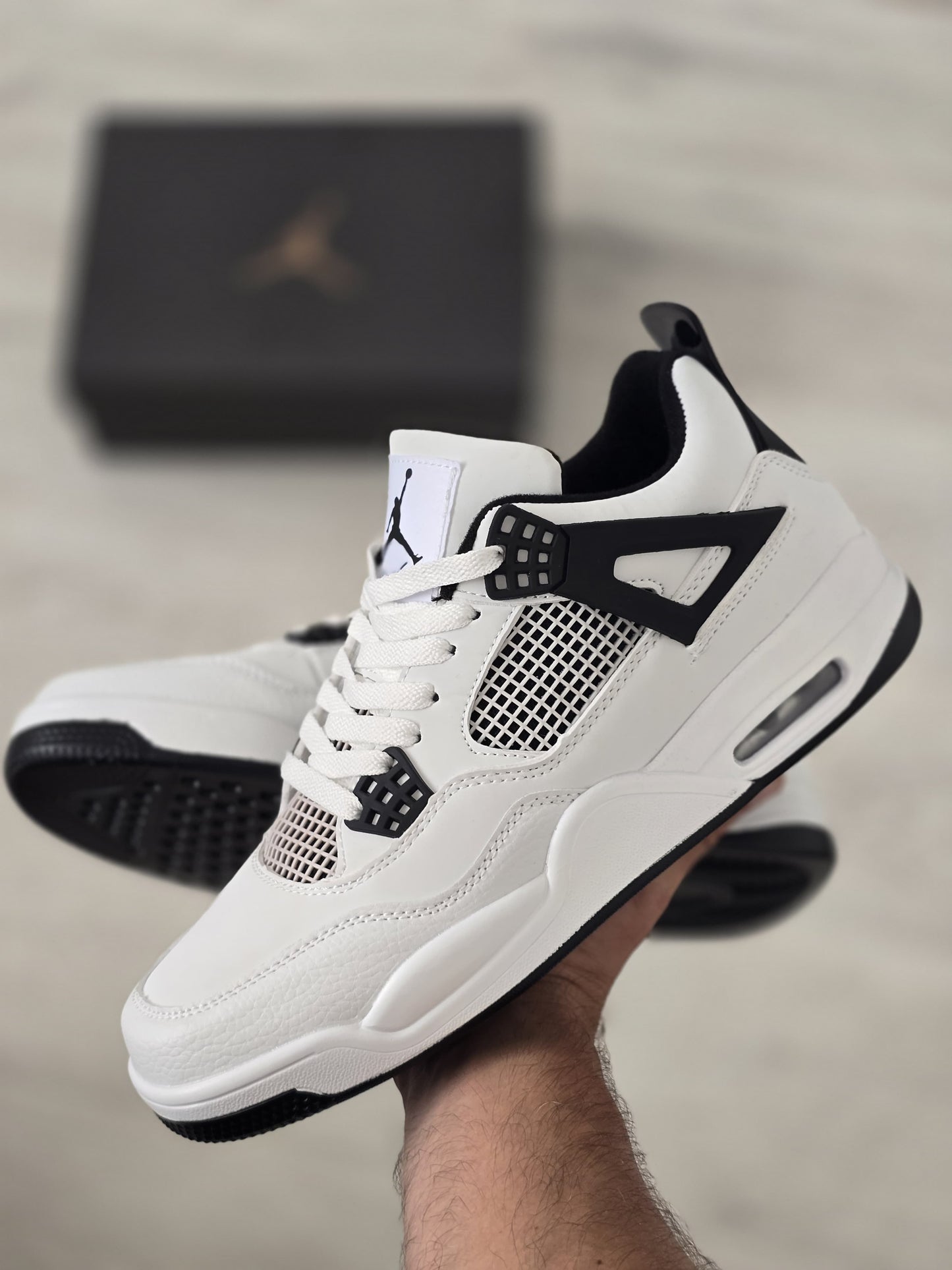 Jordan 4 blanca negra