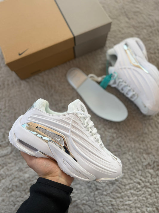 Nike nocta Hot Step II blancas logo plateado