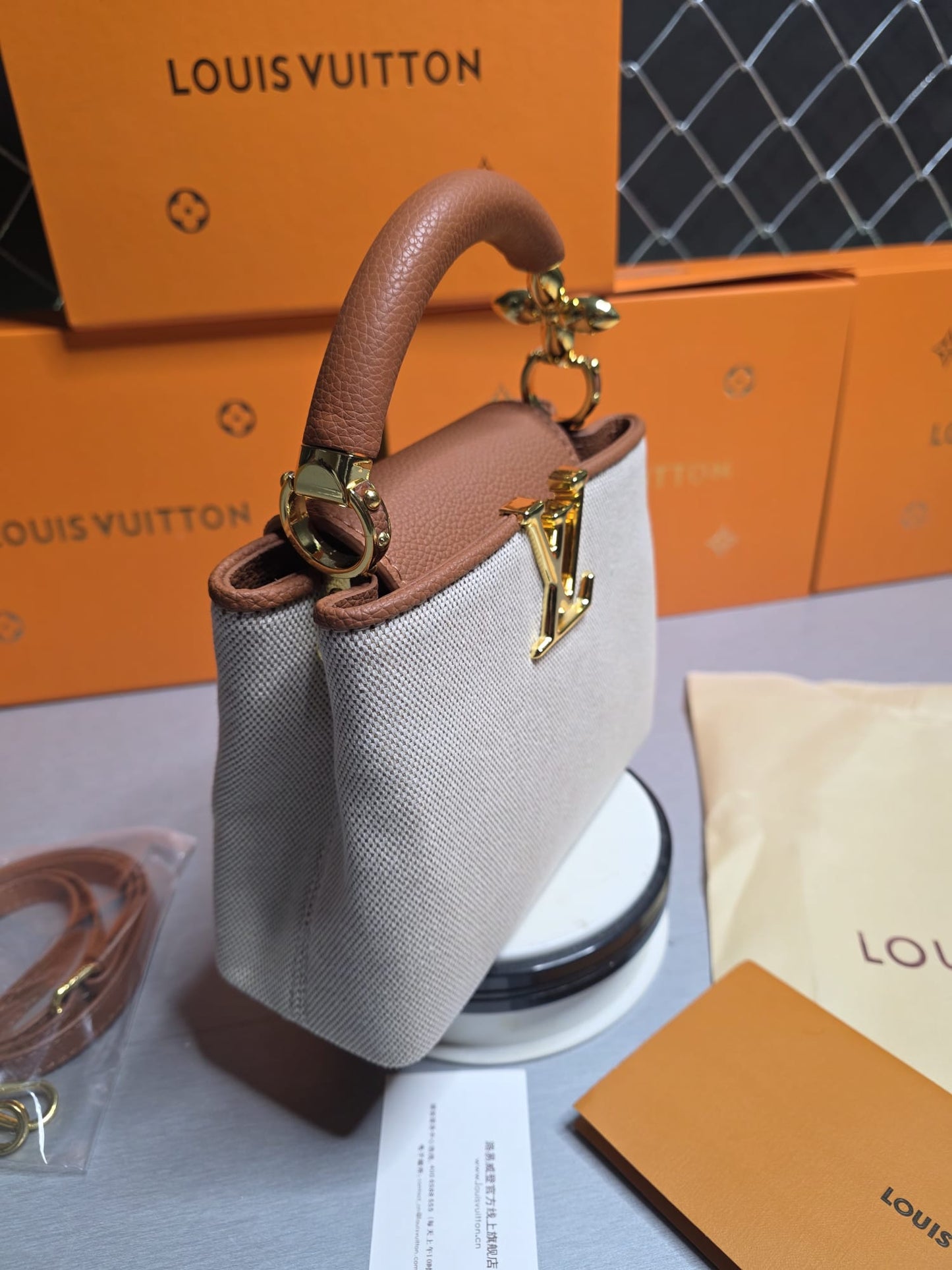 Bolso LV dorado brillos y marron