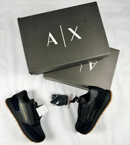 Armani Exchange negras detalles dorados