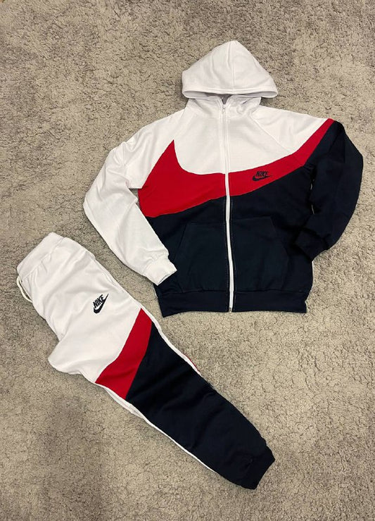 CHANDAL NIKE BLANCO Y AZUL MARINO LOGO ROJO EN GRANDE