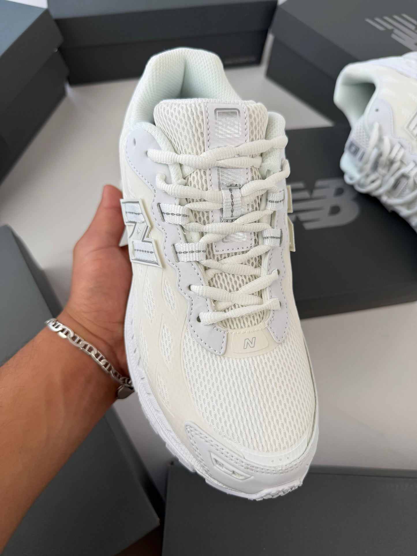 New Balance 1906R blancos y cremas