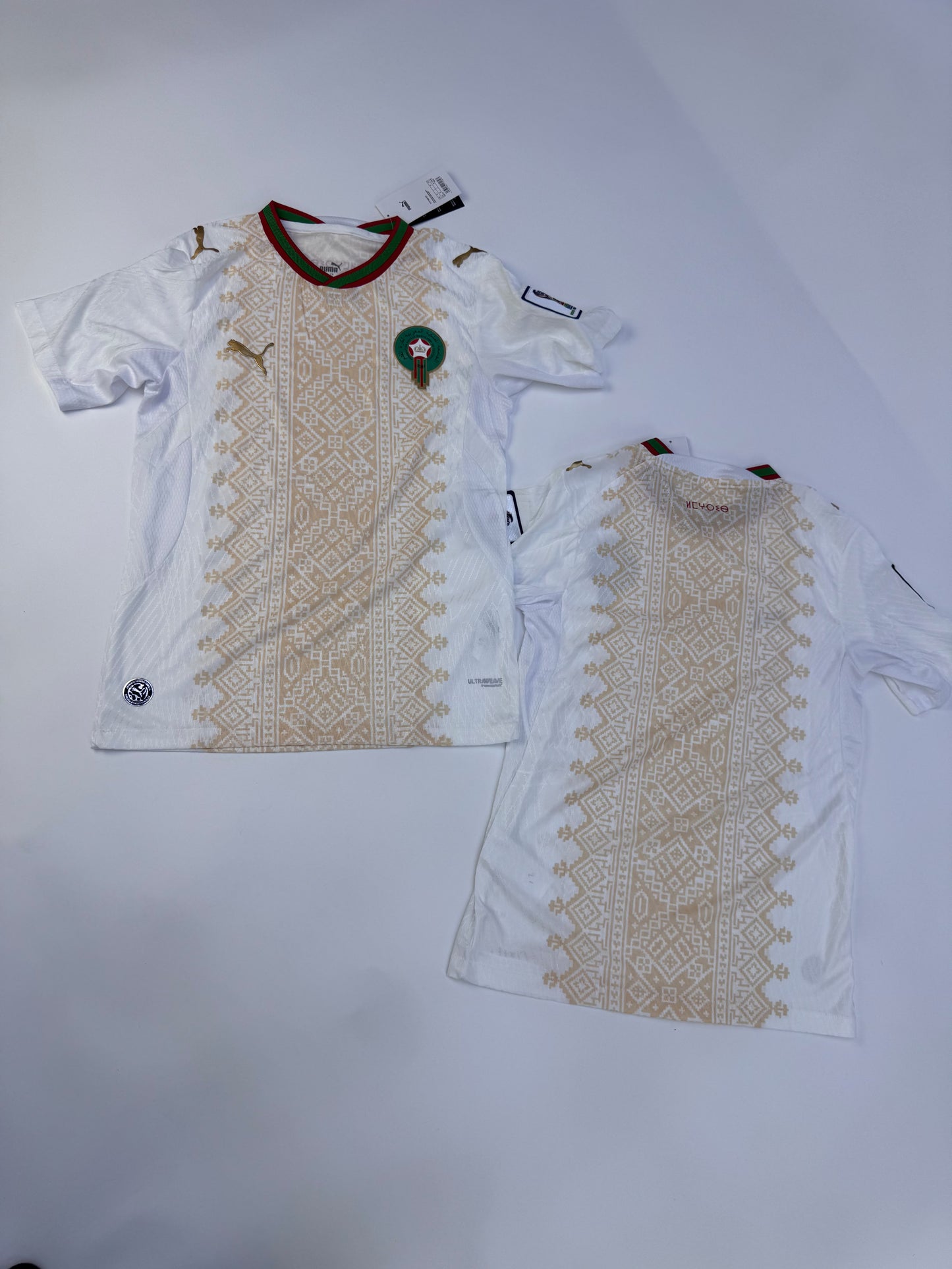 Equipacion Marruecos blanco y crema