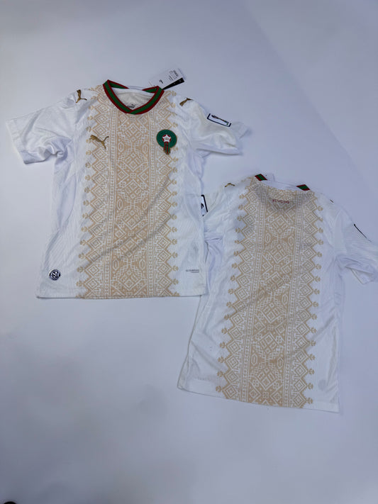 Equipacion Marruecos blanco y crema