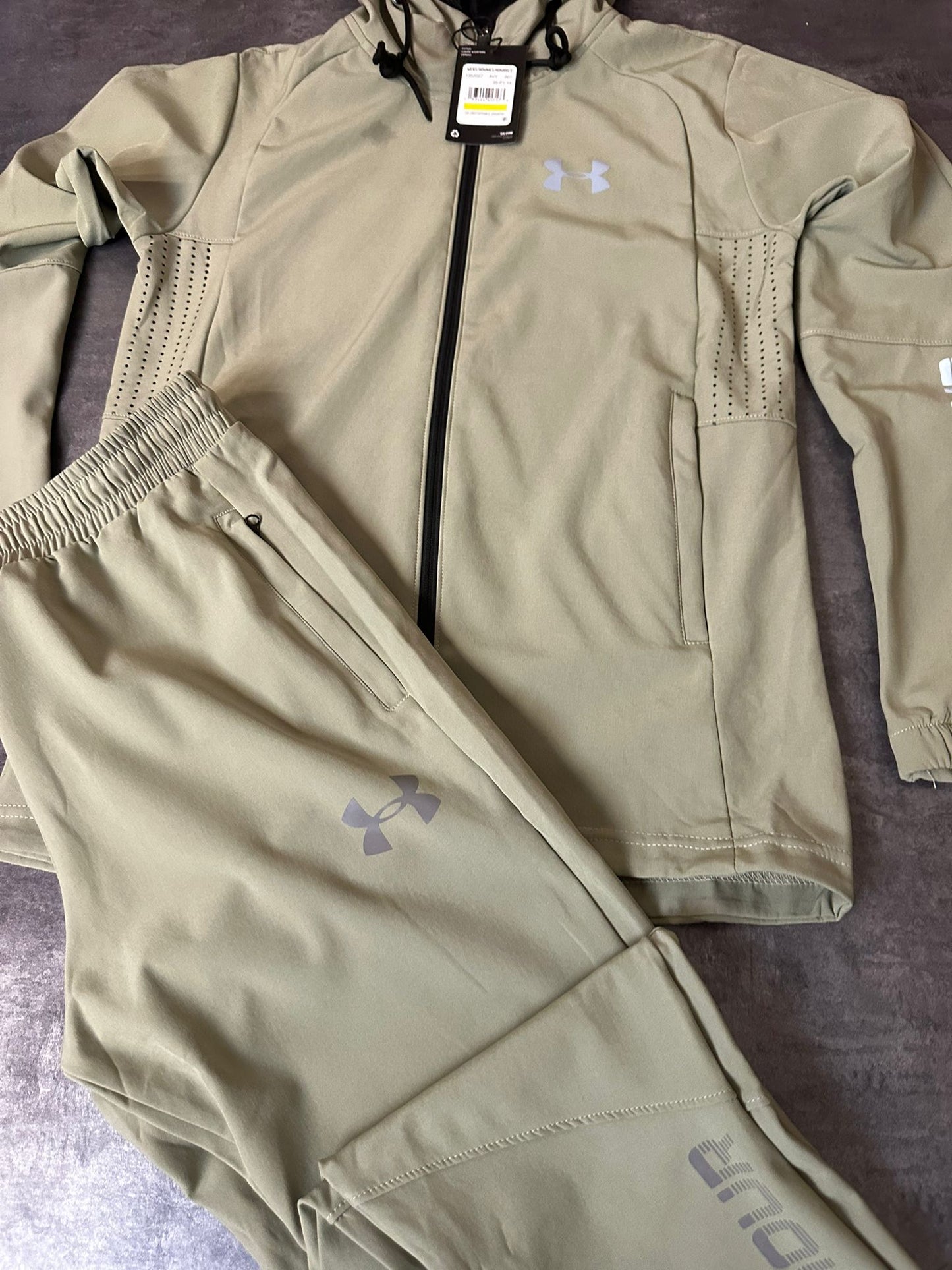 Chandal under armor beige