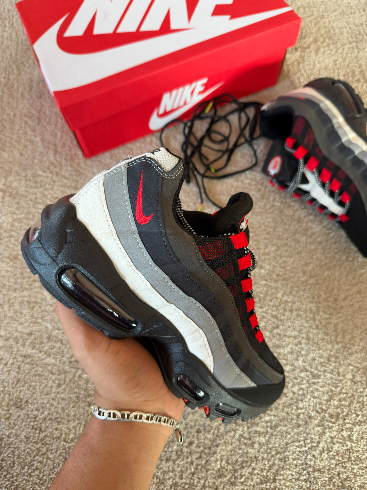 Air max 95 tricolor logo rojo