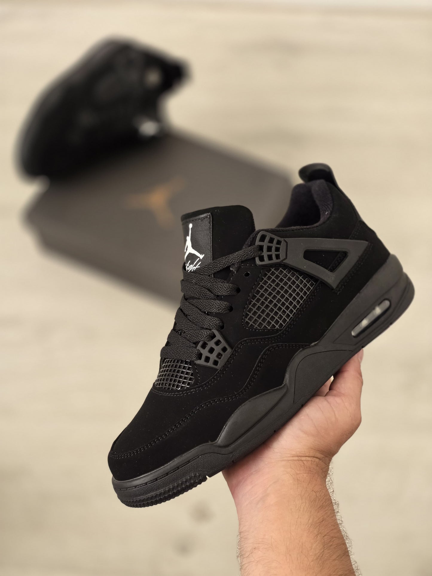 Jordan 4 negra