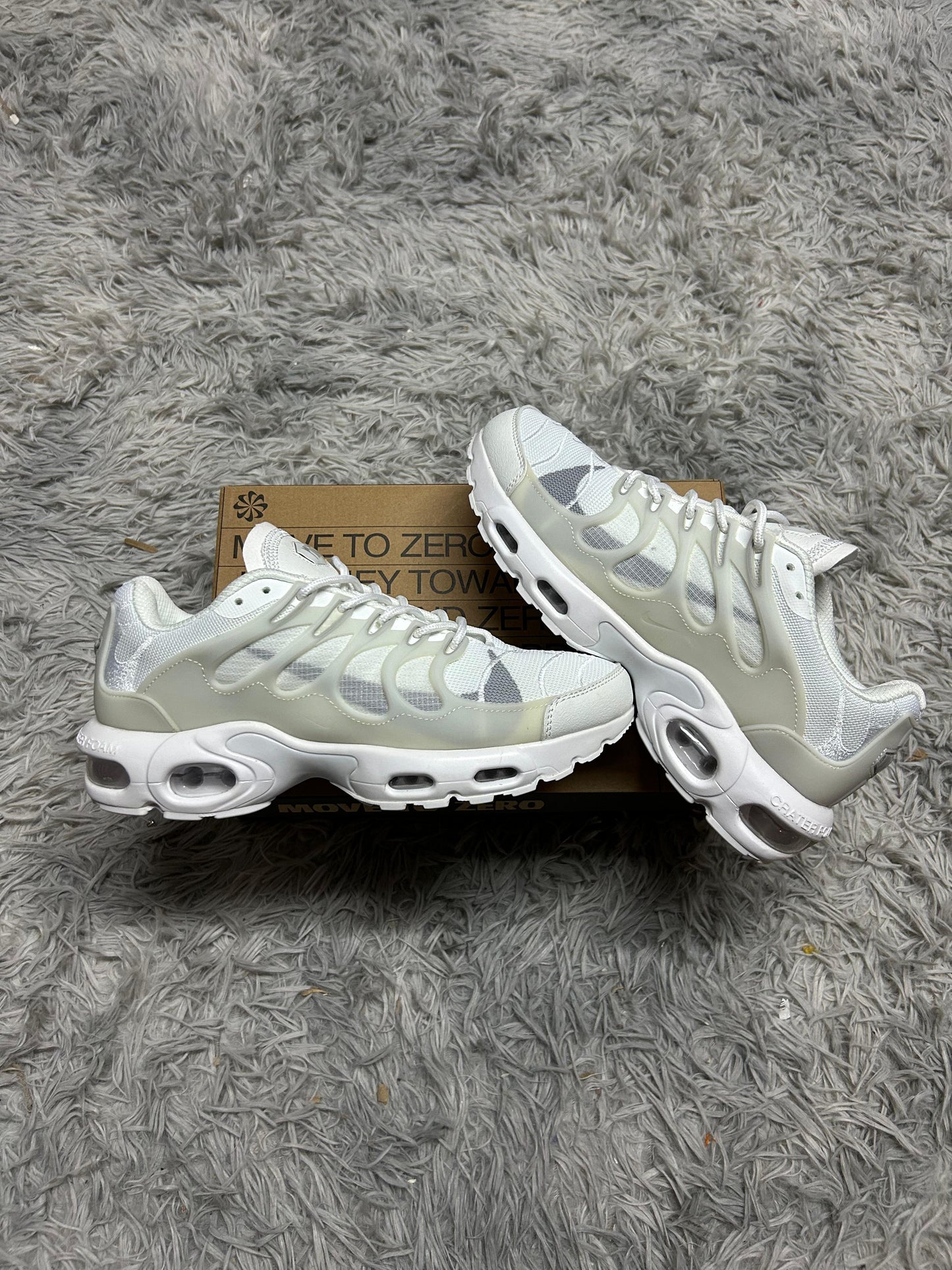 NIKE TS blancas logo negro