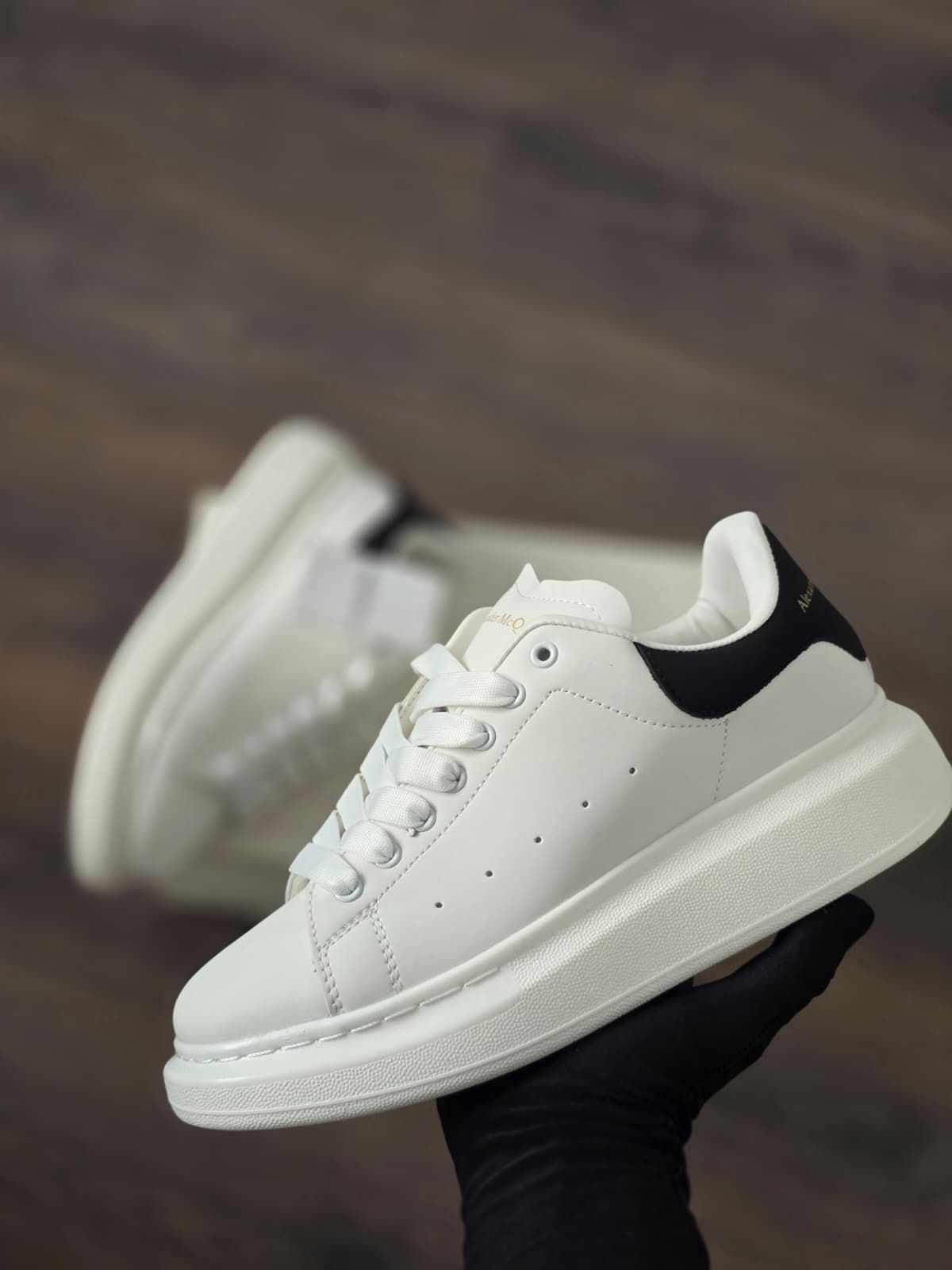Alexander mcqueen blanca trasero negro