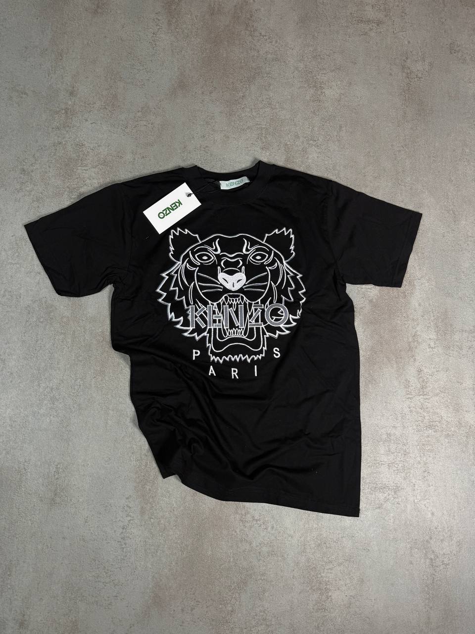 Camiseta Kenzo negro logo gris contorno blanco