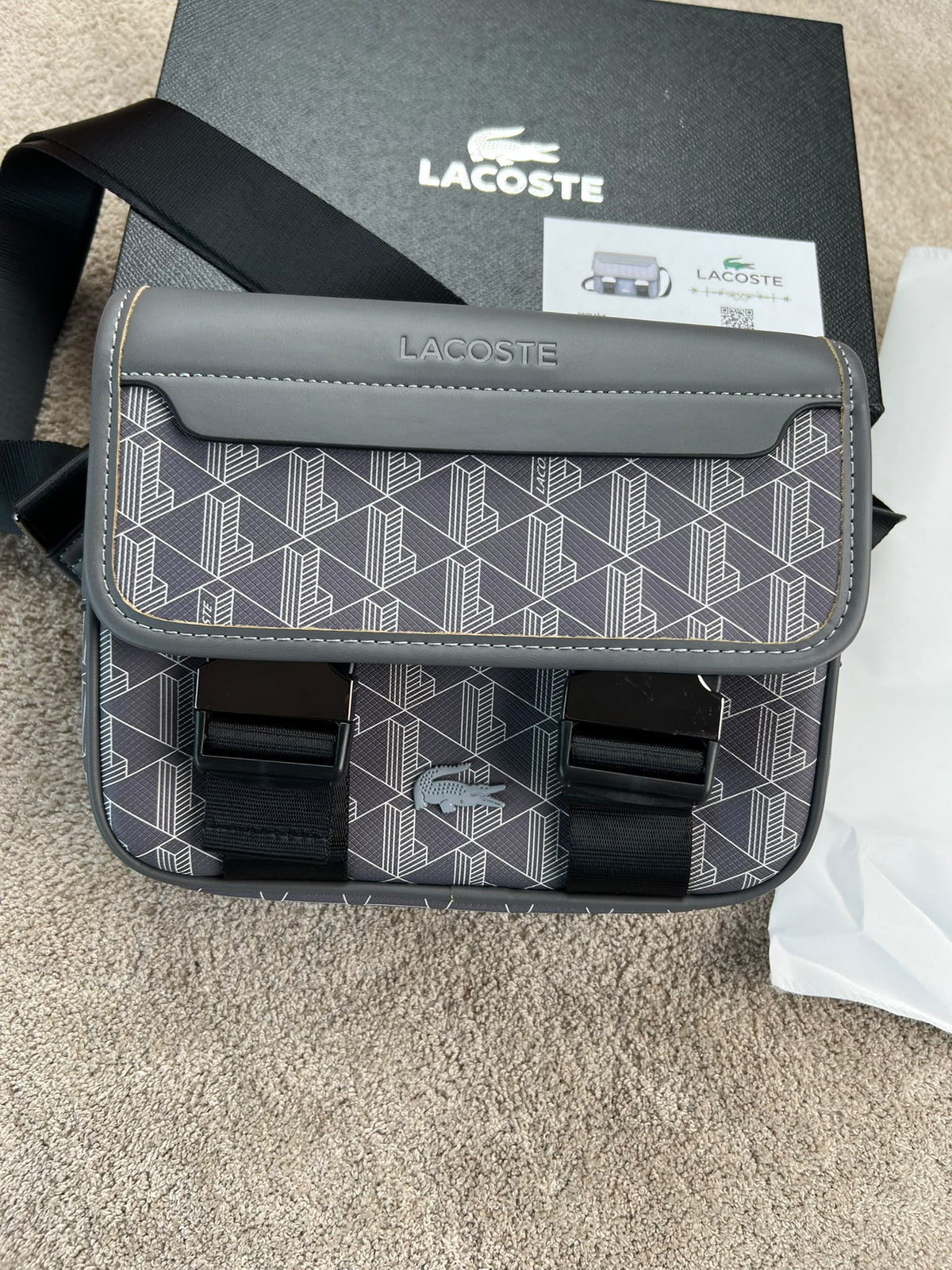 Bandolera Lacoste logo gris