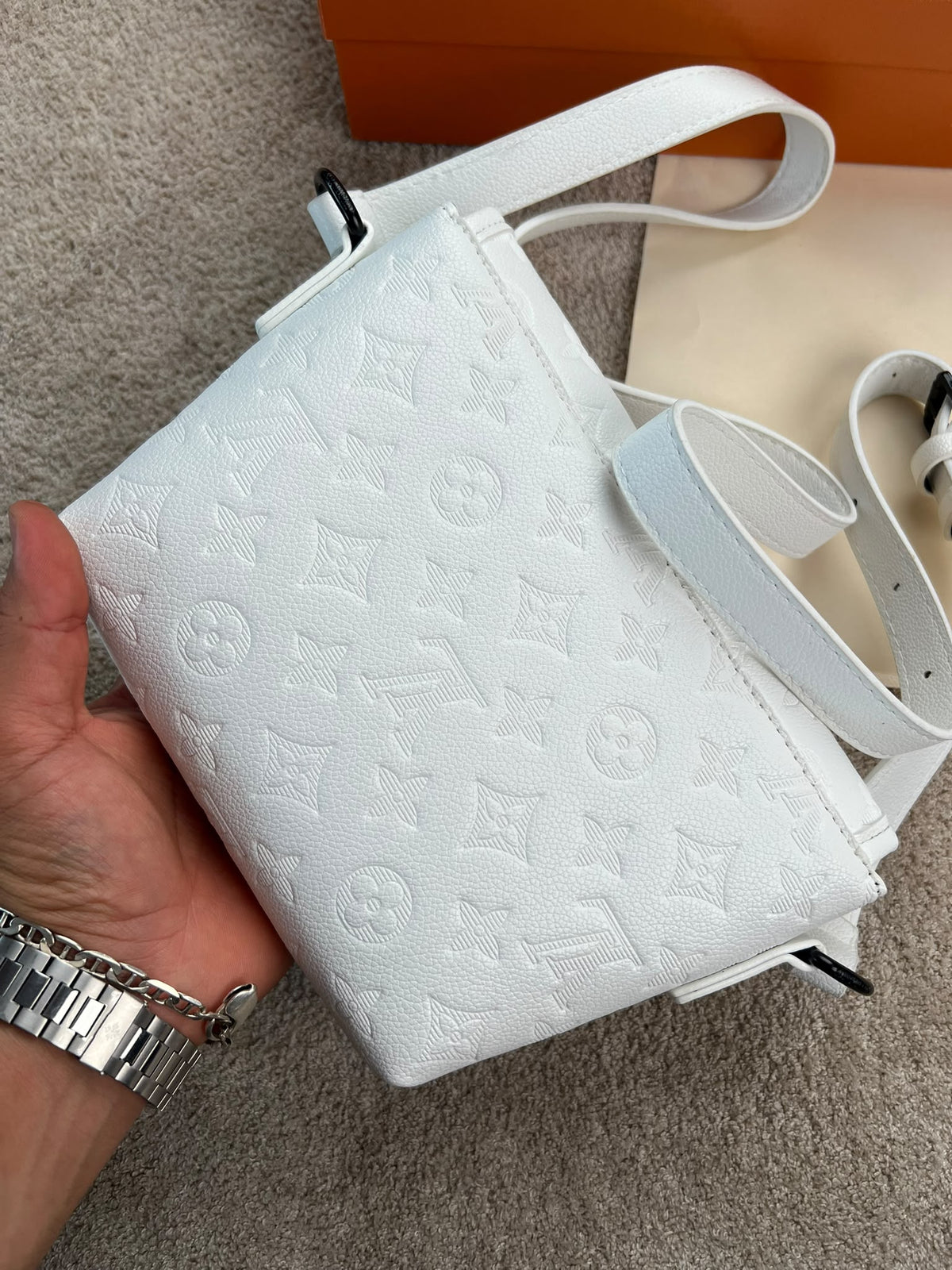 Bandolera LV blancas cremallera negra