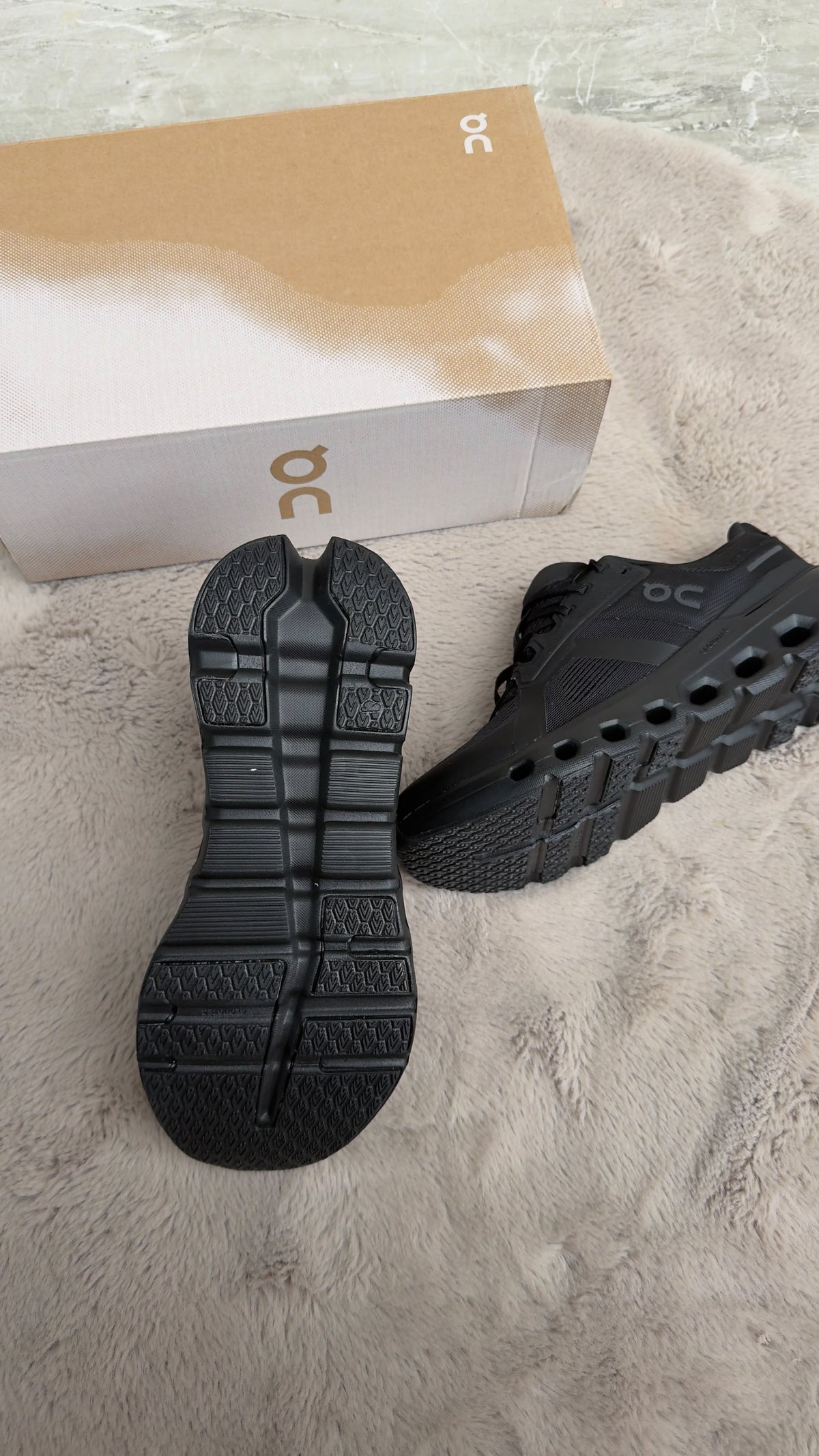 Zapatillas ON negras logo gris