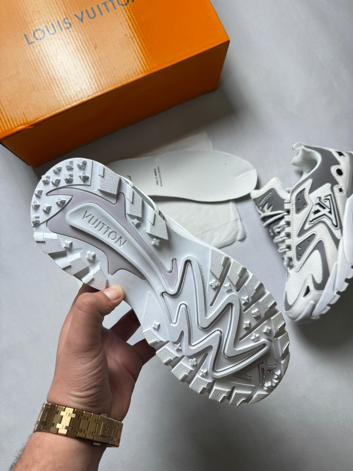 LV tatic blancas y grises