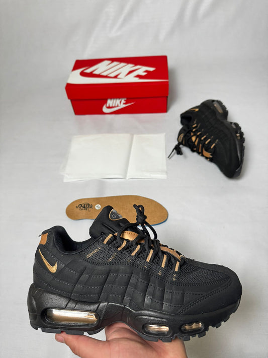 Air max 95 negras x Central Cee x Syna