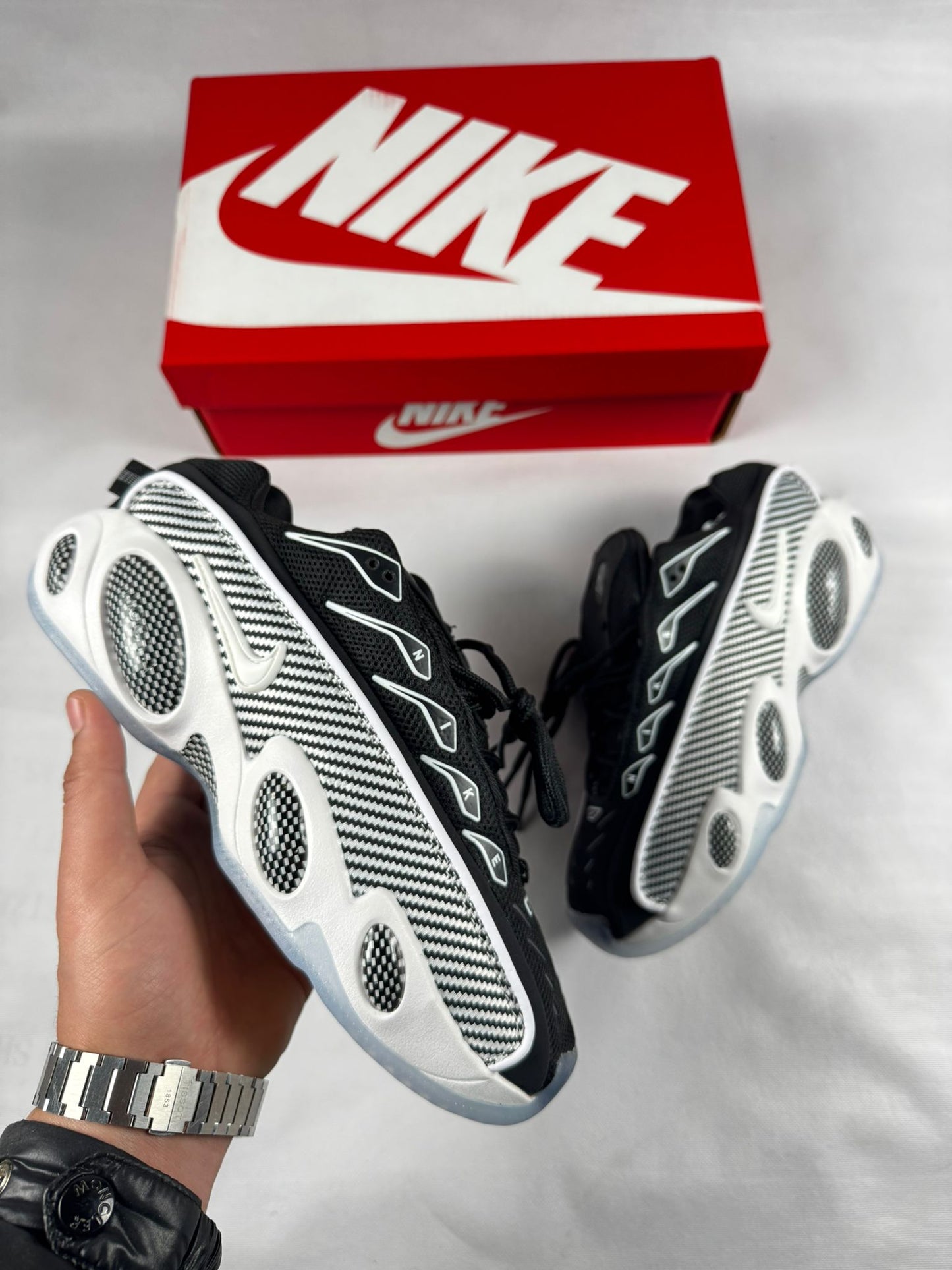 Nike nocta blanca y negra