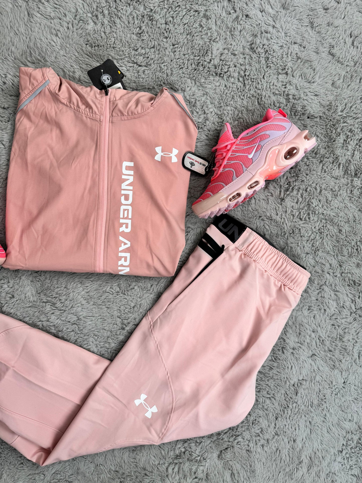 Chandal Under Armour rosa logo blanco