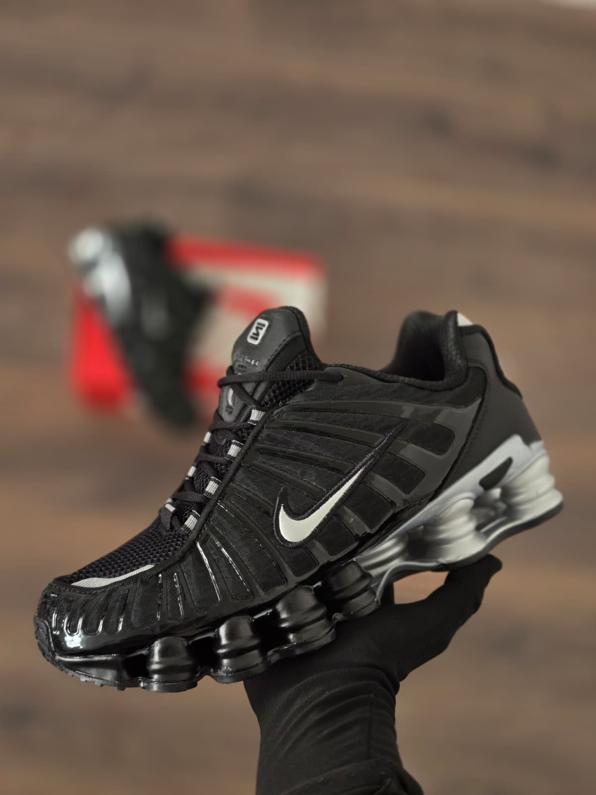 Shox negra suela plata