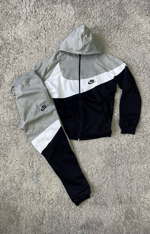 CHANDAL NIKE GRIS Y NEGRO LOGO BLANCO EN GRANDE