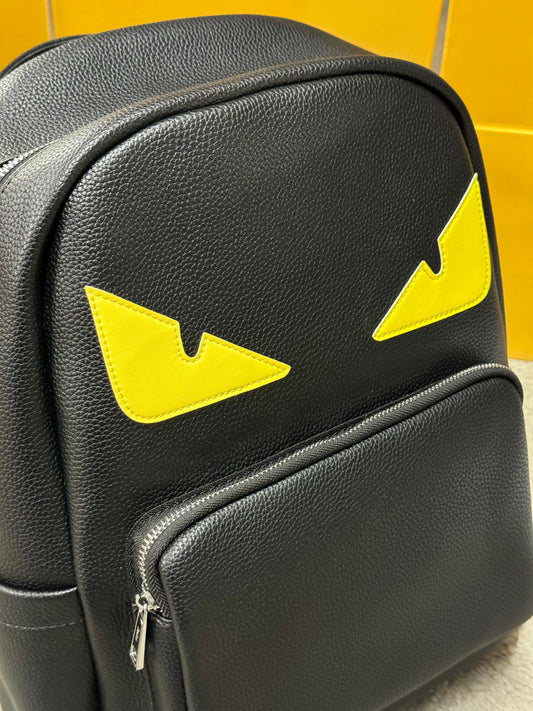 Mochila fendi negra logo amarillo