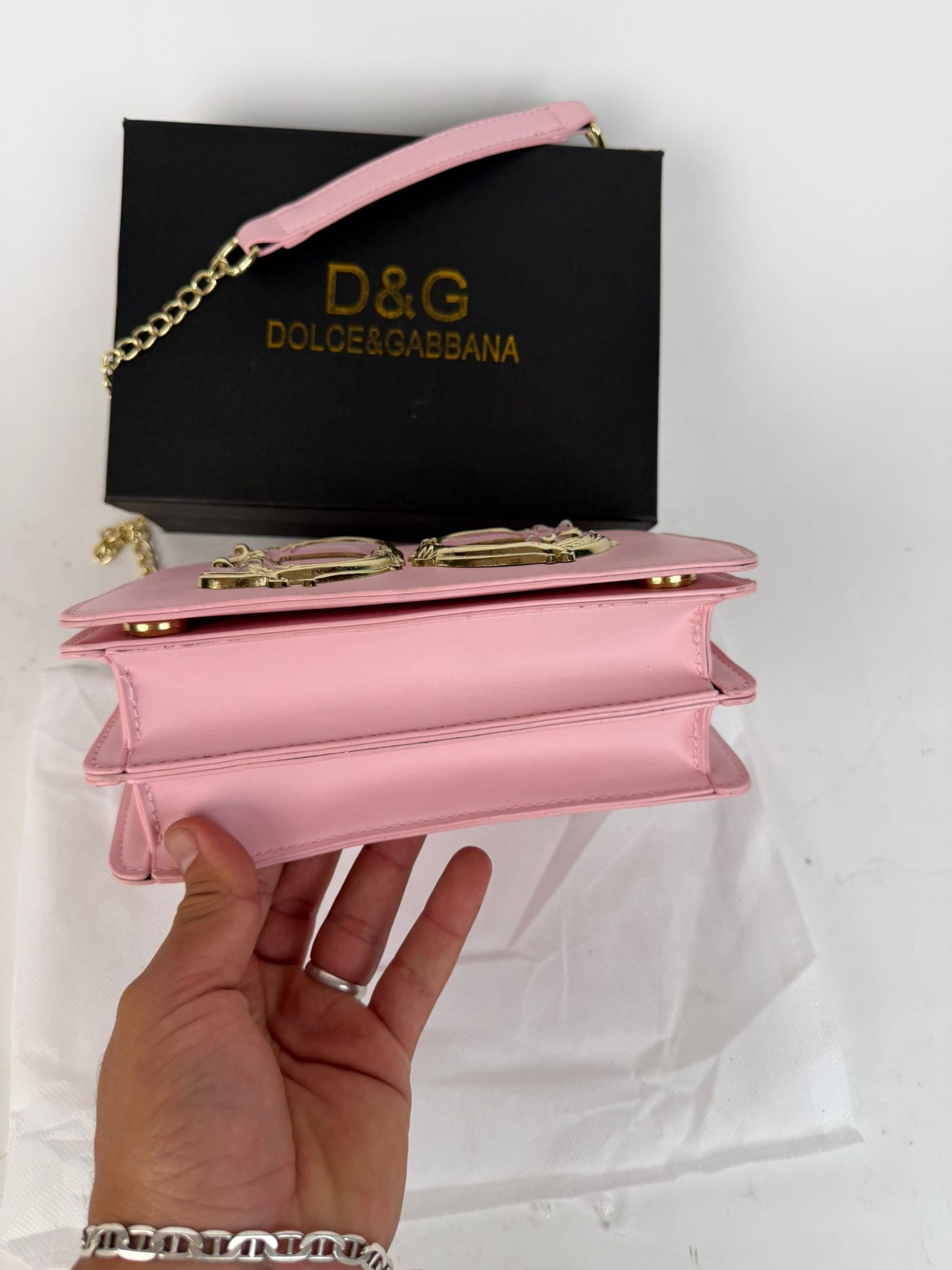 Bolso D&G rosa logo dorado detalles blancos