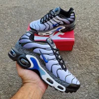 Nike tn gris y blanco logo azul