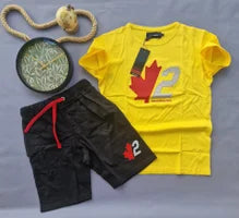 Conjunto DSQUARED2 amarillo logo blanco y rojo