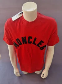 Camiseta Moncler oversize roja logo negro