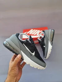 Nike air max 270 PULSE 2024 negra y gris logo blanco