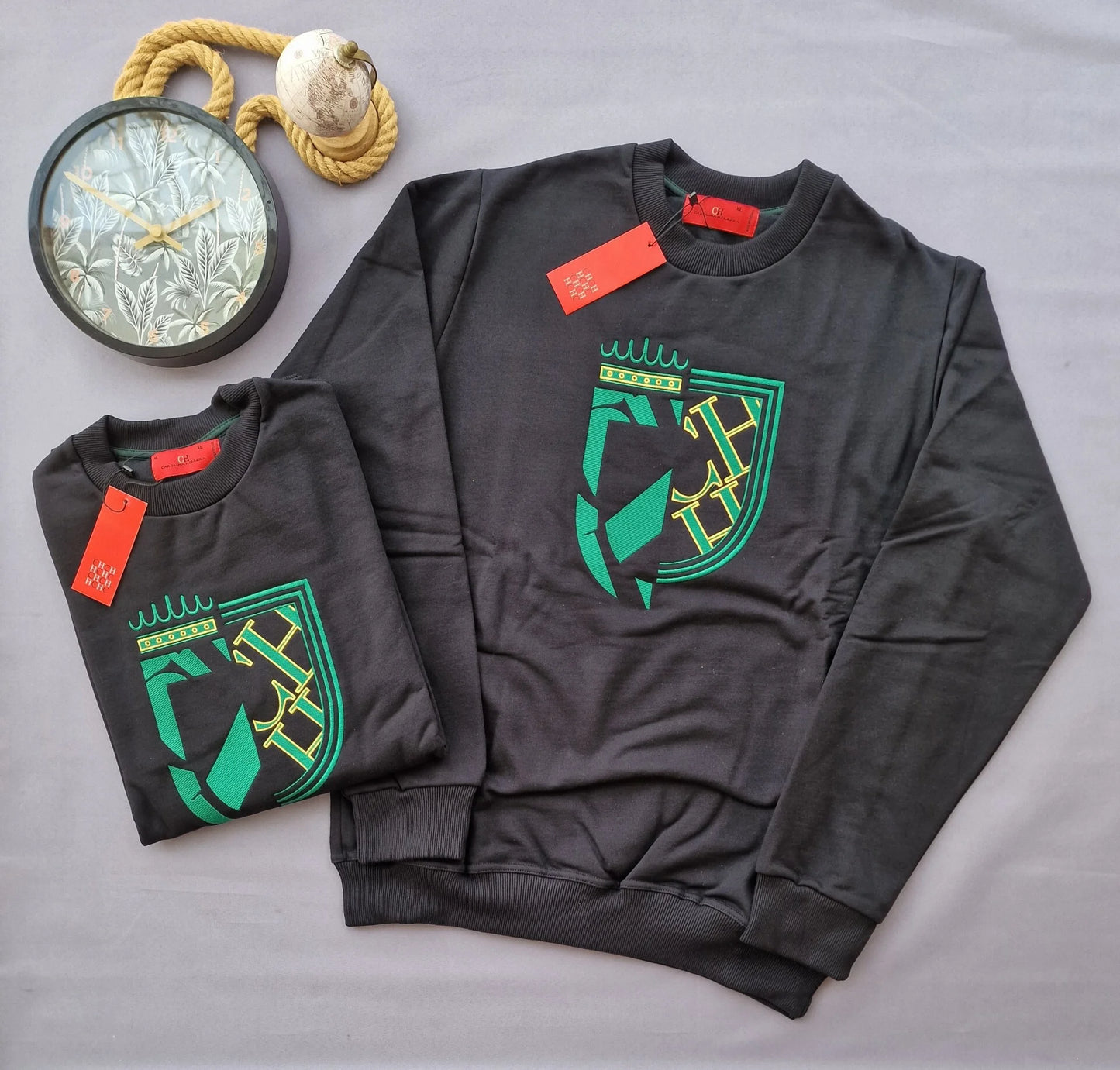 Sudadera Carolina Herrera negro logo verde