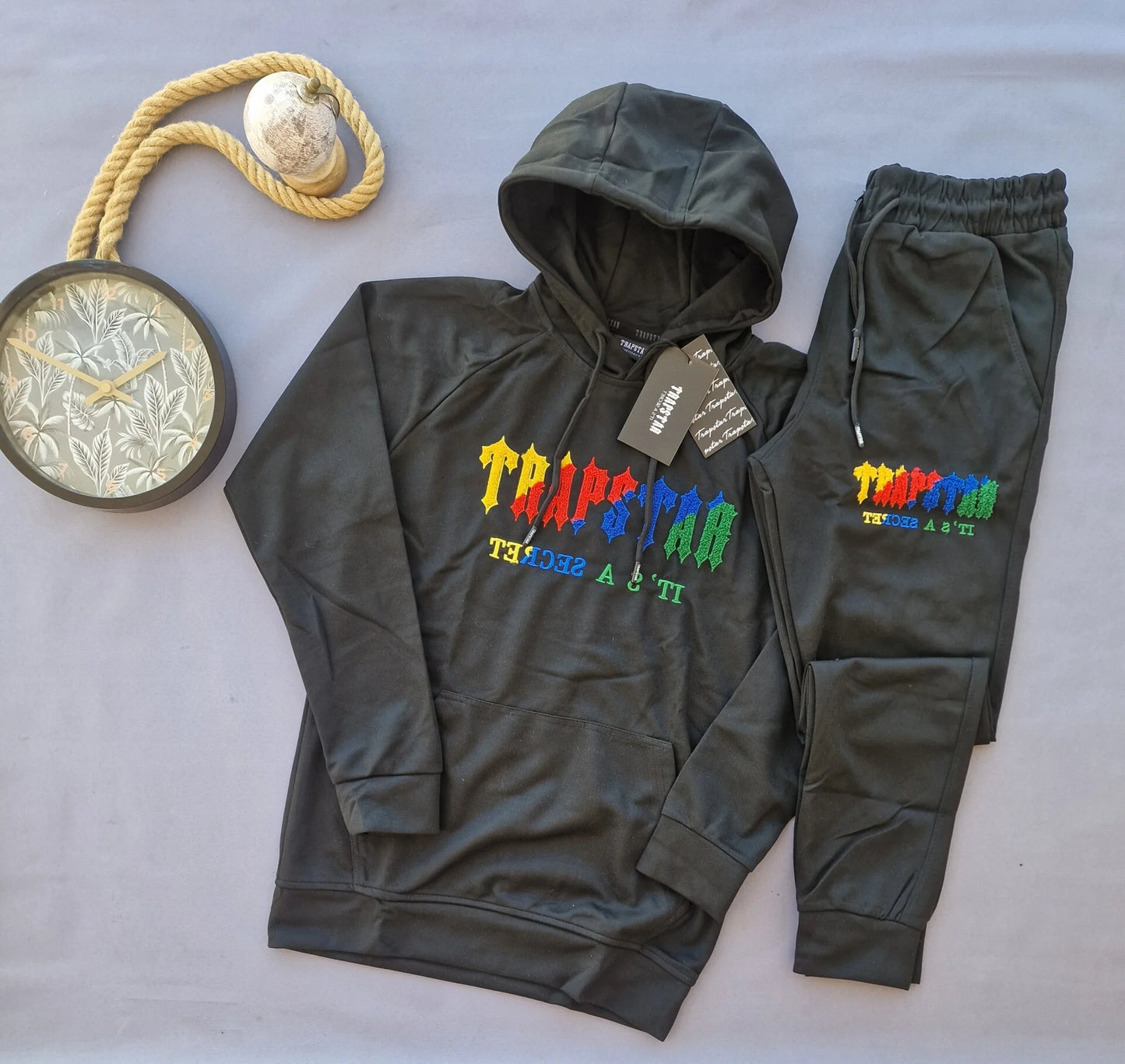 Chandal trapstar negro logo mulitcolor