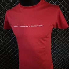 Camiseta off white rojo logo blanco detalles gris y azules