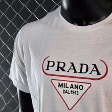 Camiseta prada blanco detalles negros
