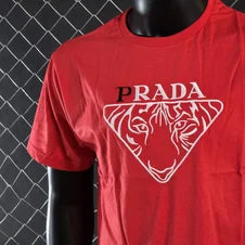 Camiseta prada rojo detalles blancos