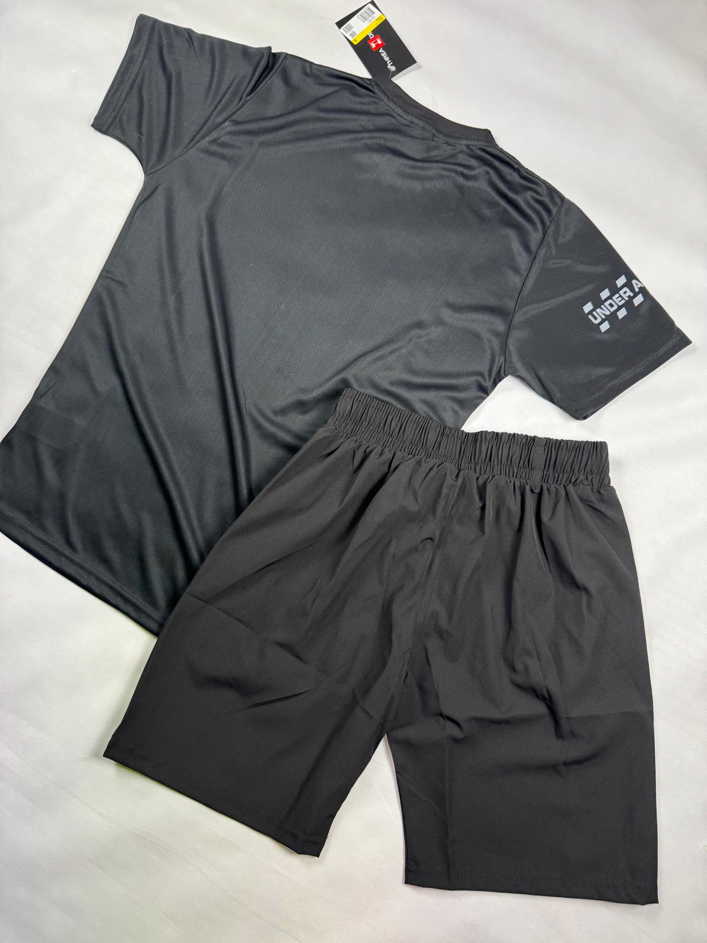 Conjunto under armour negro logo blanco