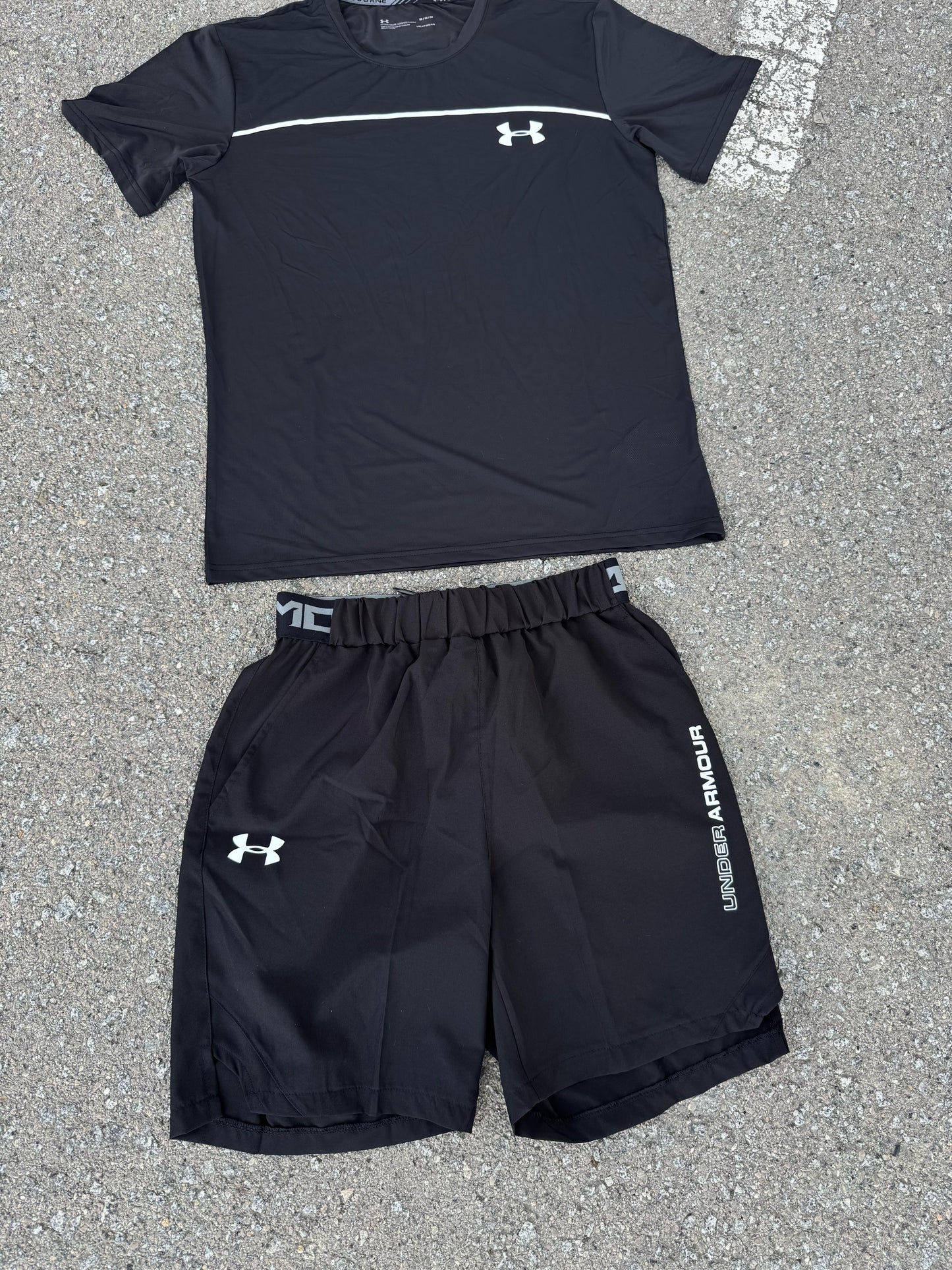 Conjunto corto under armour negro logo blanco