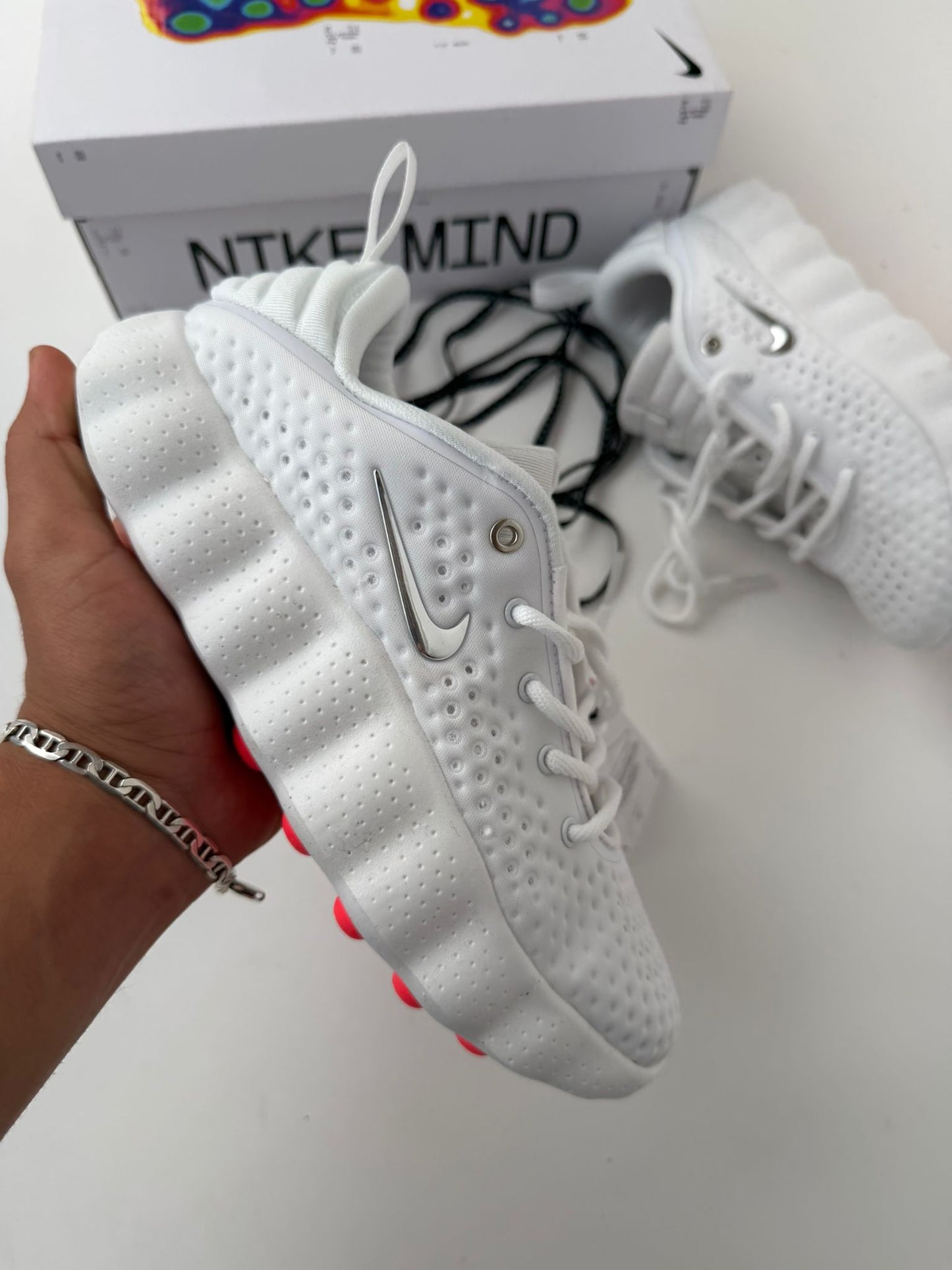 Zapatillas Nike mind blancas logo plateado