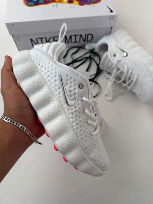 Zapatillas Nike mind blancas logo plateado
