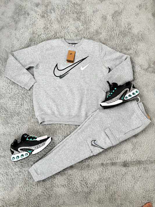 Chandal nike gris logos en medio