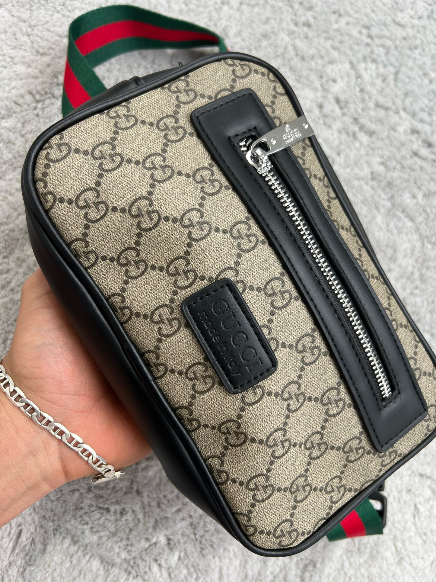 BANDOLERA GUCCI marron logo negro correa verde y roja