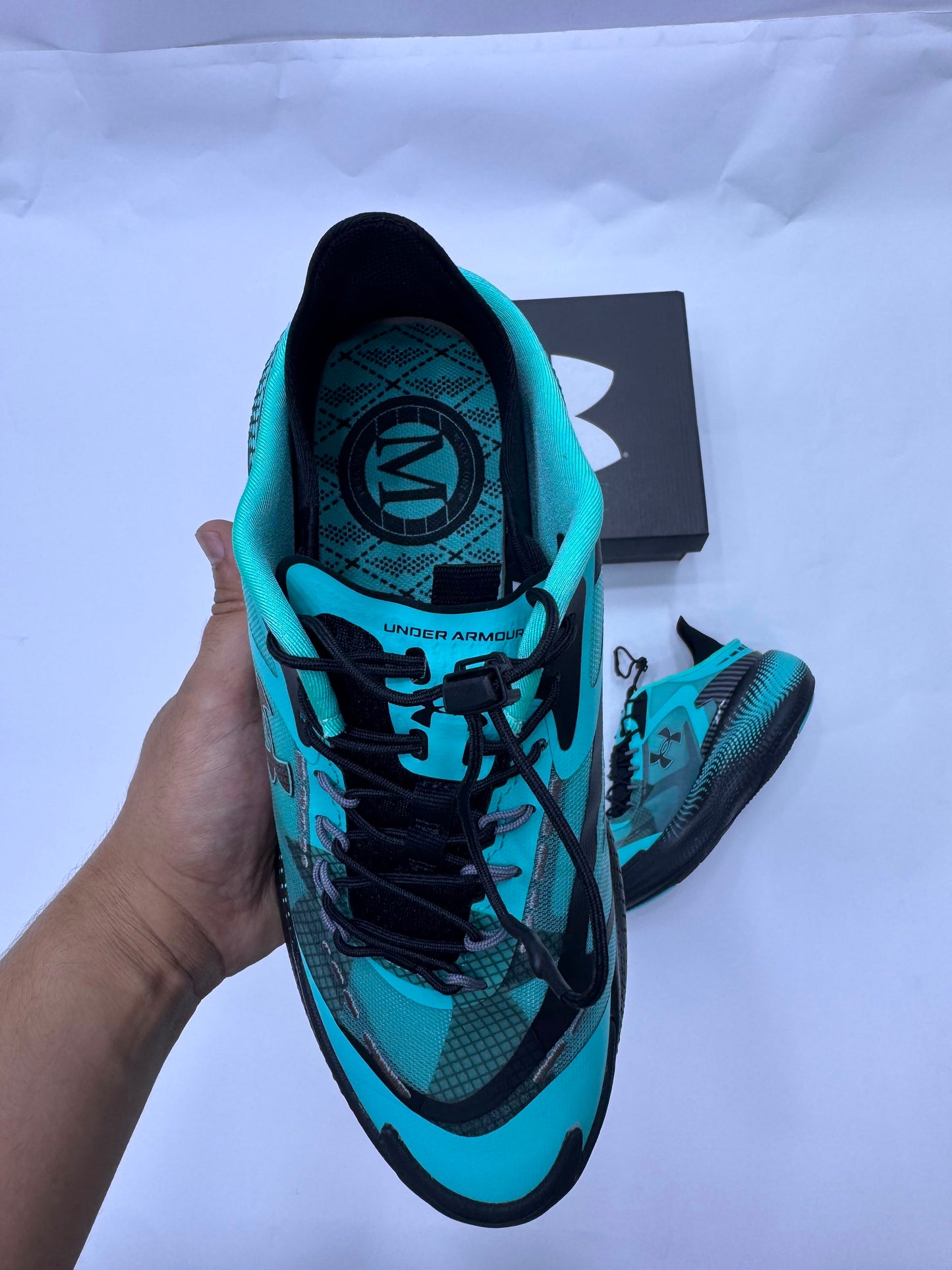 Mansory × Under Armour azules logo negro