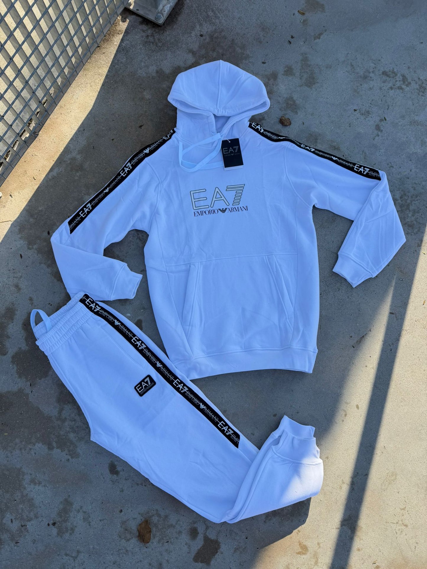 Chandal armani blanco logo blanco y negro